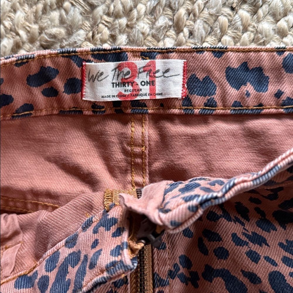 Free People We the Free “Zip It Up” Leopard Print Denim Mini Skirt, size 31 NWOT - Picture 7 of 8